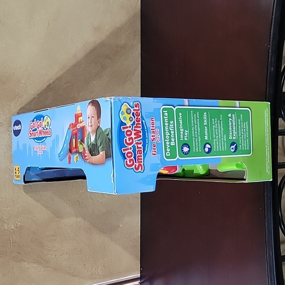 Go! Go! Smart Wheels Fire Station playset Vtech - Picture 3 of 8
